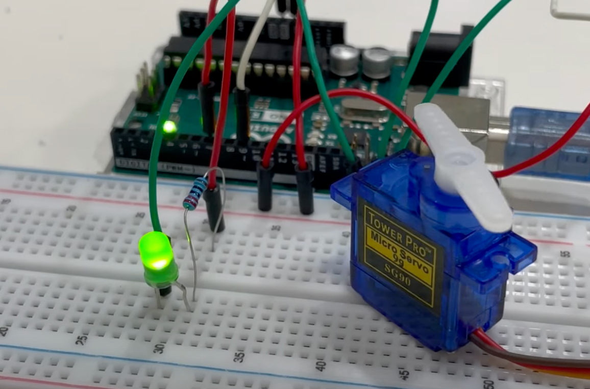 Arduino Servo Motor and LED syncing On | Off